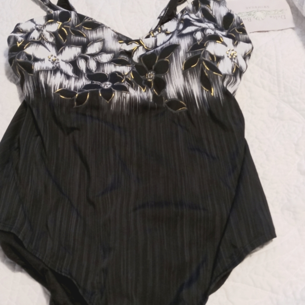 NWT Delta Burke 1 piece bathing suit. 20W
